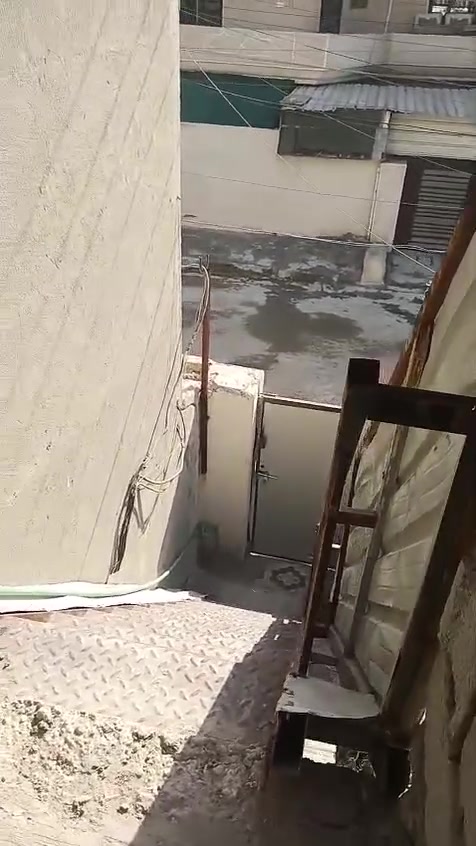 سلام عليكم يتوفر بيت لايجار العنوان شرطه الخامسه ستفسار على رقم ***********
