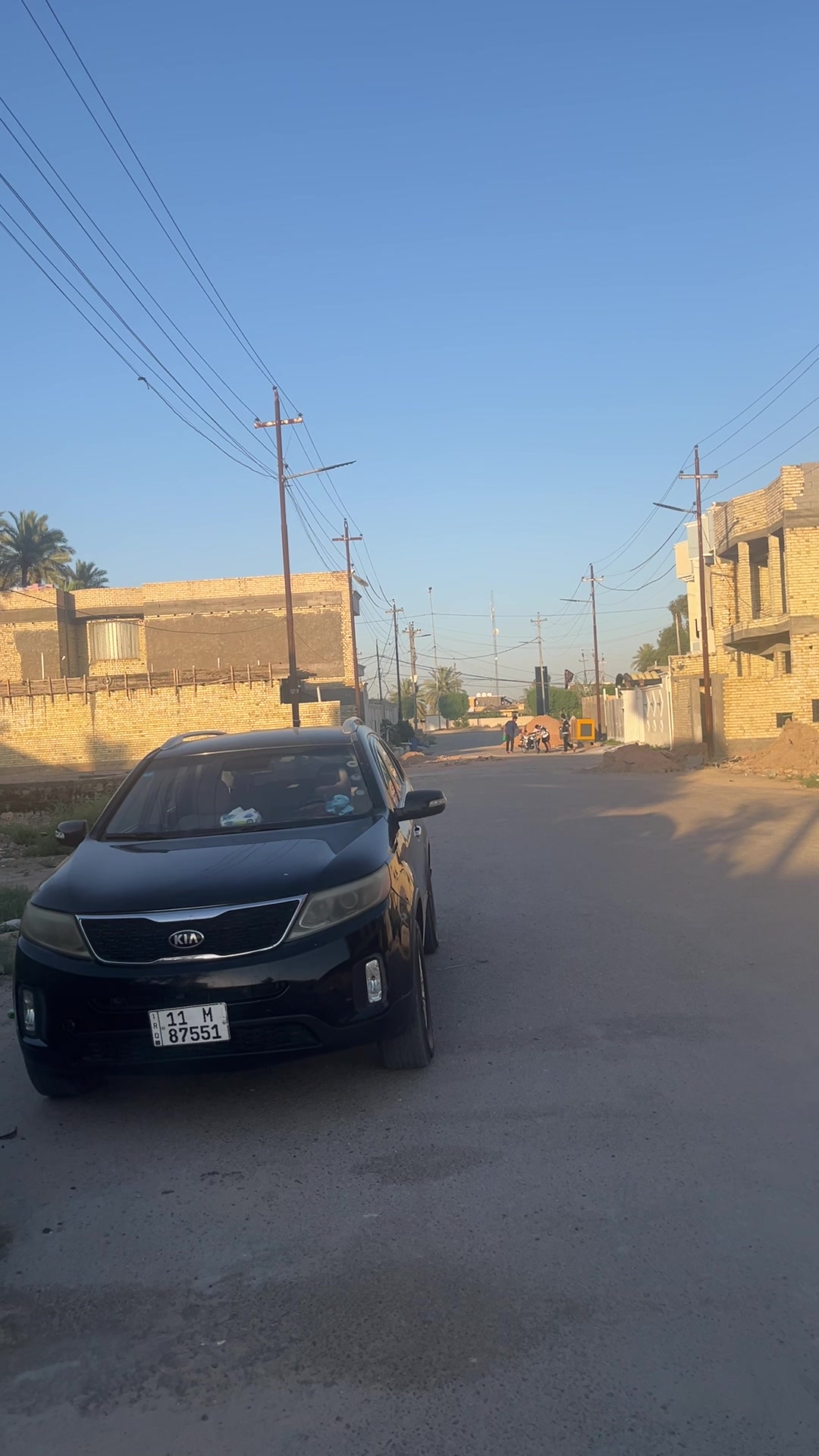 السلام عليكم ..بيت للبيع مساحه 200 متر طابو زراعي صرف بستان /المحمودية مجمع الزيتون قرب حاجه عفته يبعد عن الشارع العام تقريبآ 150 متر / يتكون من طابقين خمس غرف /غرفتين صاله استقبال مطبخ الثاني ثلاث غرف حمام ومخزن وصاله نقص بياض وارضيه ...السعر            200 /مليون  الاتصال على هذا الرقم ***********