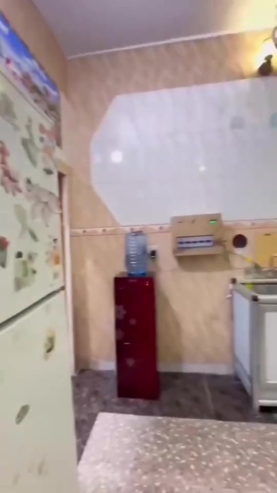 بيت له البيع طابو صرف في السماوه حي الحكم 
السعر 150 مليون 
150 متر 
متكون من غرفتين وصاله وبراني 
وطابق ثاني باقي قليل ويكمل 
تواصل واتساب  ***********

