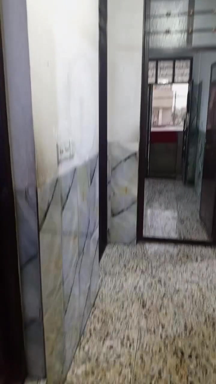 السلام عليكم عندي شقه للايجار مشتل شارع المطبك تقريباً 90متر تحتوي على 2غرف نوم +استقبل+مطبخ+صحيات شقه نضيفة طابق الاول 
رقم الهاتف 
***********
