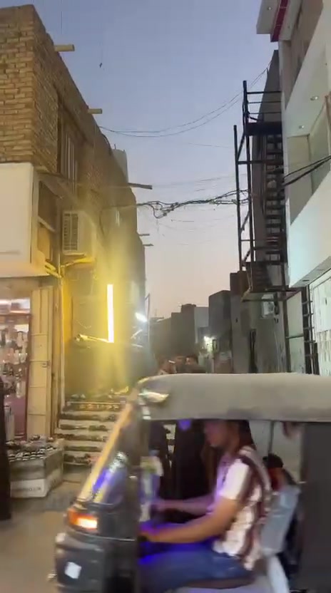 موقع تجاري للبيع شارع المجمعات للاستفسار *********** الطابق الاول ديوانيه صاله مطبخ صحيات الطابق الثاني غرفتين و صاله و صحيات
