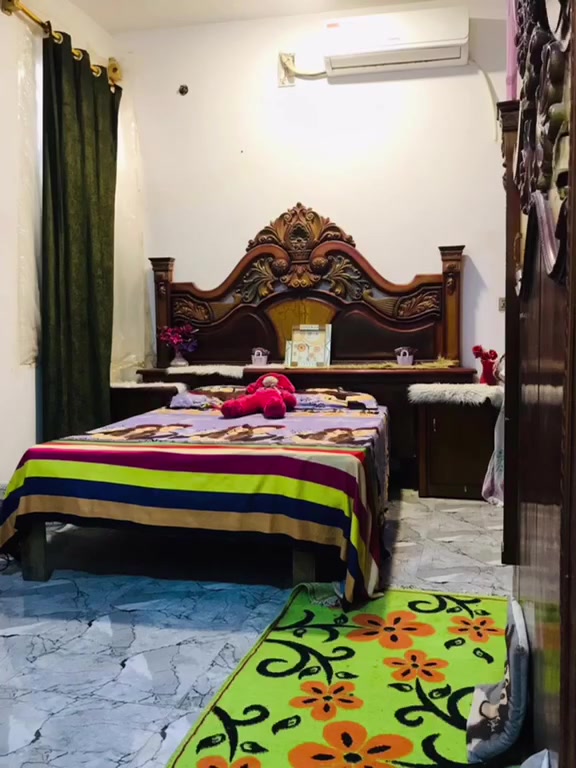 سلام عليكم بيت200متر طابو صرف بنيان طابوك وكونكريت كله حديث طابقين الوال كامل والفوك هيكل خدمات ماي ومجاري بلباب كامله والمباشر بلتبليط يم جسر الهولندي مال كراج المدرسه مسافه دقيق عن البيت وتواصل خاص *********** السعر130وبيه مجال
