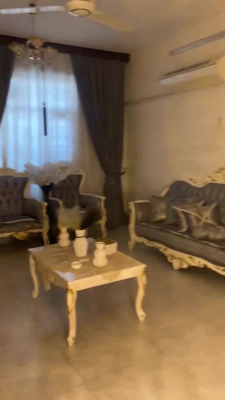🏡 للبيع – منزل مميز في منطقة البياع / نهاية شهداء

📍 الموقع: البياع – نهاية شهداء  
📐 المساحة: 120 متر²  
📄 جنس العقار: زراعي  
🏗️ سنة البناء: 2011  
🏠 عدد الطوابق: طابقان

تفاصيل المنزل:

🔹 الطابق الأرضي:
- صالة استقبال
- صالة معيشة
- مطبخ
- حمام ضيوف
- غرفة نوم أرضية

🔹 الطابق الثاني:
- 3 غرف نوم
- صالة معيشة
- حمام

✅ منزل مرتب ومناسب للعائلة، وبناءه حديث نسبيًا، في منطقة هادئة وقريبة من الخدمات.

💰 السعر: يُذكر عند التواصل.

📞 للاستفسار يرجى التواصل على  الاتصال

‭***********‬
