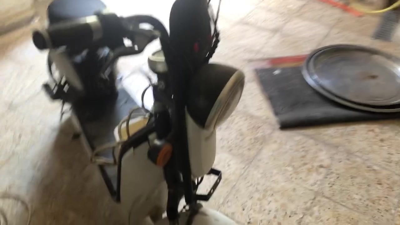 يوجد لدينا دراجه شحن للبيع
جيده جدا لا تعاني من نقوصات ما عدا وجود بنجر ف التاير الامامي 

العنوان :الدوره شارع الزيتون

رقم الهاتف :***********

للاستفسار يرجو الإتصال على الرقم المذكوره اعلاه
