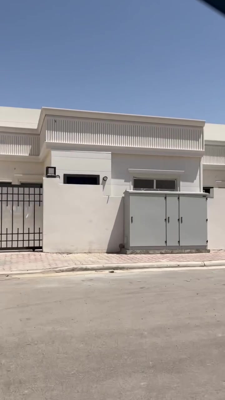 اقساط اقساط مجمع دجلة السكني
مجمع دجلة السكني 
مساحة الدار 200 متر مربع 
طابق واحد مع اضافة مخزن وبيتونه 
عدد الغرف 2
مطبخ 
صحيات عدد 2 
استقبال 
هول داخلي 
كراج مع حديقه 
المبلغ المتبقي للشركة61مليون
المبلغ المطلوب للبيع لصاحب الدار 70 مليًون وبي مجال
البيت شغل جناي فول مواصفات مع تبديل ارضية الدار مع الجدران وارضية الكراج 
تبديل كهربائية البيت بالكامل(نظام بوري) تبديل ابواب البيت الداخليه بالكامل مع ابواب الصحيات 
تبديل شباك الصاله والمطبخ (سلايد المنيوم اسود دبل جام ) 
تعديل الماء والمجاري من قبل صاحب الدار ايضا 
نظام كاميرات + انترنت 
السبالت نظام بوري دفن
الاستفسار الاتصال على الارقام
***********
*********** 
 #تكريت #صلاح
