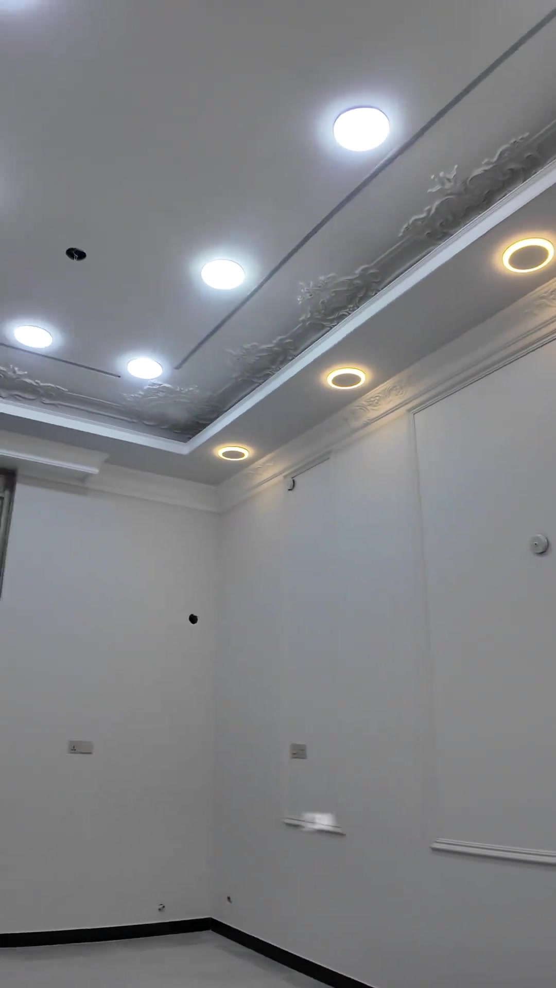 🏡 بيت للبيع – الناصرية / الموحية – مقاطعة 39 📍 الموقع: على ساحة 📐 المساحة: 200 م² 🏗️ البناء: طابقين مسلح حديث ━━━━━━━━━━━━━━━━━━━ 🔹 الطابق الأول 🛏️ غرفة 🛋️ صالة 🪑 استقبال 🍽️ مطبخ 🚿 صحيات 🔹 الطابق الثاني 🛏️ 4 غرف 🛋️ صالة 🚿 صحيات ━━━━━━━━━━━━━━━━━━━ ✨ بناء مسلح حديث 📍 موقع مميز على ساحة 📞 للاستفسار: ***********
