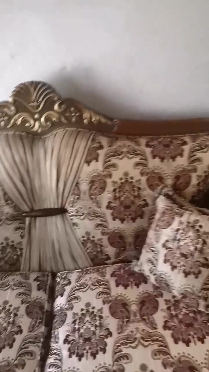 سلام عليكم تخم قنافت ١٢ مقاعد خشب زان ملكي بغداد الغدير رقم الهاتف *********** سعر ٤٠٠
