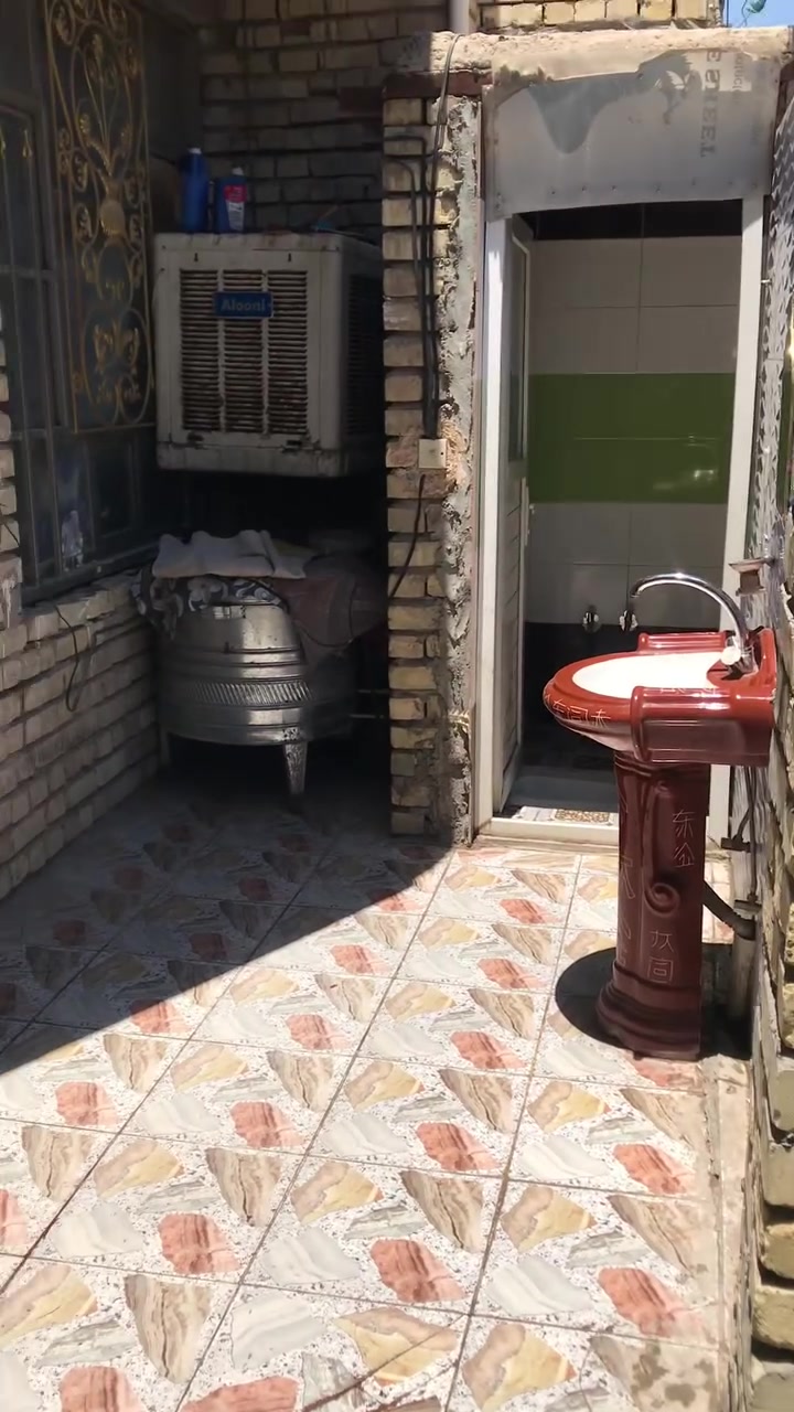 السلام عليكم دار البيع /الشعله شارع /60/طابق ونص مساح /100/متر/العسر/97 مليون وبي مجال 
الدوالم قبل السجه /مقابيل شارع ابو طيارة 
ثالث دربونه على ايدك اليسار/***********
