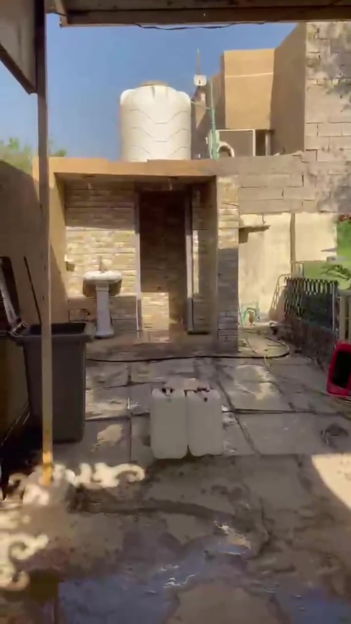 سلام عليكم بيت مساحة 300 سند 25 عنوان سده جبور نزله ابو حمد ماي كهرباء خلال 24⚡ ساعه مستمره البيت يحتوي غرفتين نوم وحده منها تحتوي عله حمام داخلي ويحتوي عله ستقبال وصاله ومطبخ وحمام داخلي وخارجي وترك كبير والبيت يحتوي على ثلاث ممرات💥 الساعه 68💲 ابي مجال 💥❤️***********
