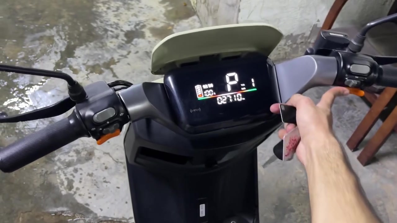 السلام عليكم
دراجة شحن للبيع فقط نوعية BEITE POWER
لون فستقي وزيتوني مبدل بطاريات جدد 🔋 دراجة كلش نضيفة ما بيها اي نقص او عطل وياها سويج 2 وكارت NFC
السعر 900 وبيه مجال حك الجيه 
اتصال رقم ***********
مكاني بغداد البياع
