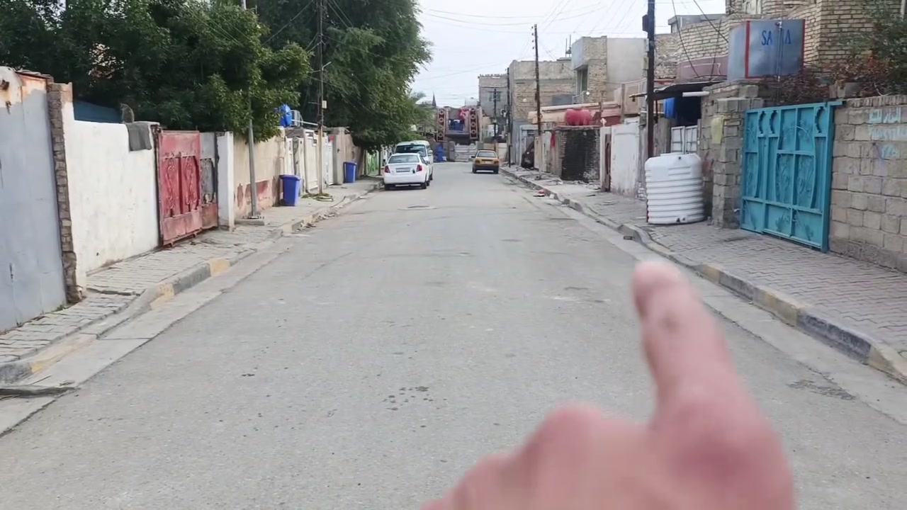 سلام عليكم بيت للبيع ميت متر 
الواجهة 5 والنزال 20 لبيت ما قاصرين 
مقدمة 20 مليون والباقيات عل تحويل 
بعد اربع سنوات وشيريد ضمانات موجود 
لستفسار الاتصال ***********
