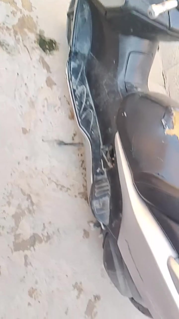 السلام عليكم
زعفرانيه
***********
خلصت بانزين وطفت وبعد ماشتغلت
ماعرف شنو بيه فيتبم أو نوزل أو جويتر ماعرف
بيع 
550
دراجه نظيفه
