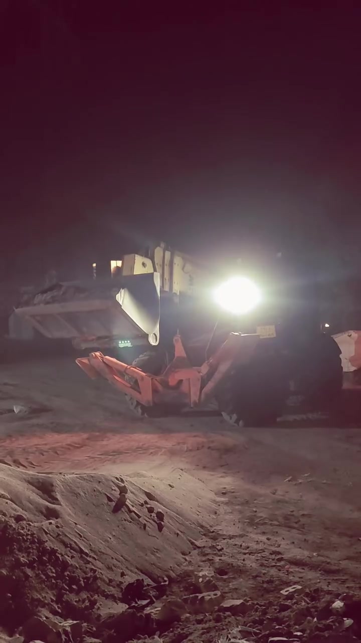 سلام عليكم لي حاب يصعد مواد  بناء 
اني بل خدمه ،،***********
