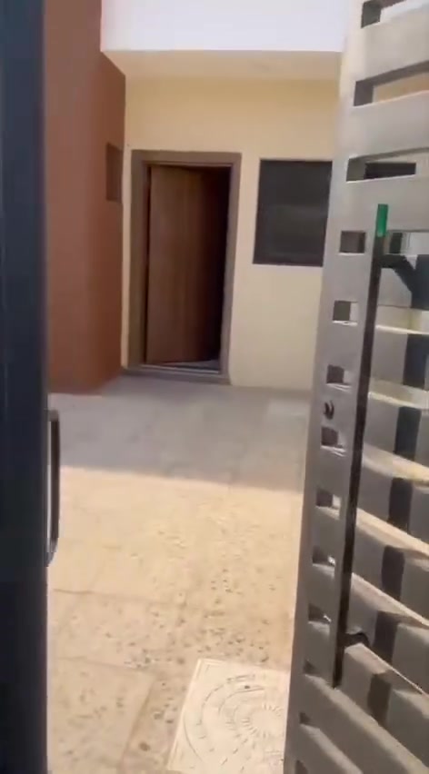 بيوت للبيع والايجار٢٠٠م٢ طابقين حديث في مجمع داماك السكني شارع المطاربعدالجامعة الامريكيه الاتصال *********** واتساب
