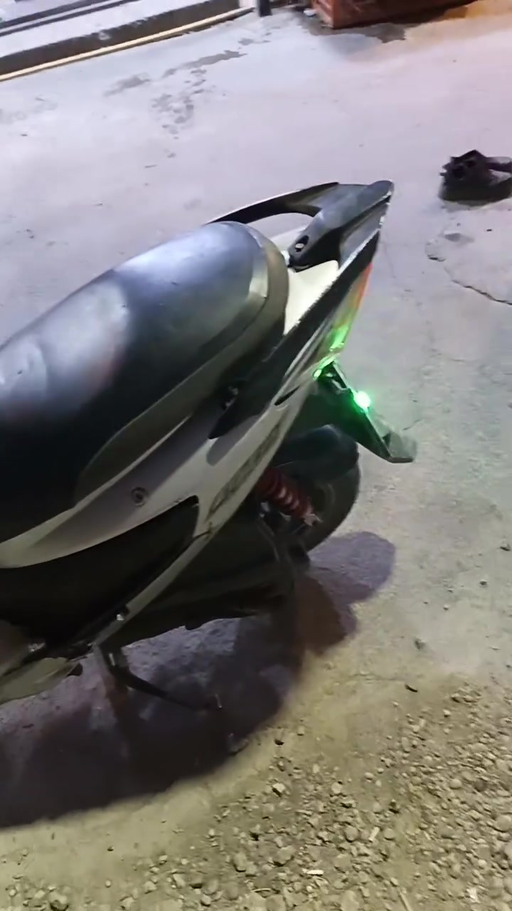 موطور للبيع مسجل وكامل تجي تفحص وتشوف وتغتنع حته تاخذه شراي يتواصل علئ رقم الهاتف ***********
الموقع الانبار رمادي جزيره البوعساف
