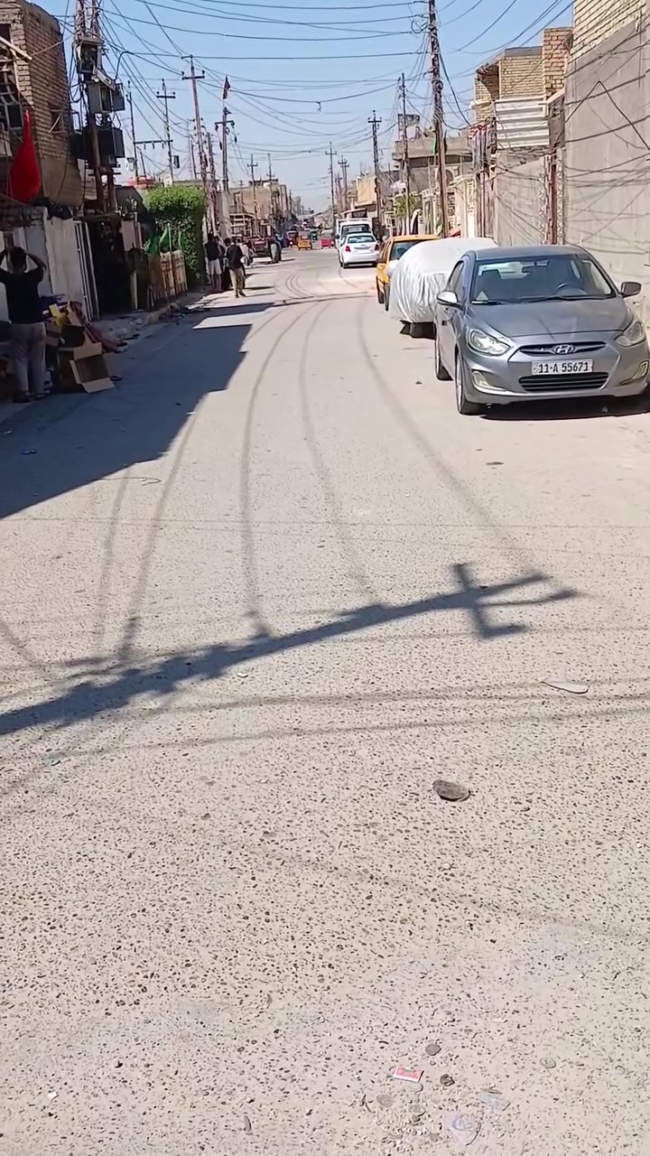 السلام عليكم
الدار للبيع 
المساحه / ٢٥٠ م 
الواجه / ١٠ م  
النزال / ٢٥ م 
الموقع حي السفير 
قرب سكله قاسم الكناني 
الاستفسار  هاتف  ***********
