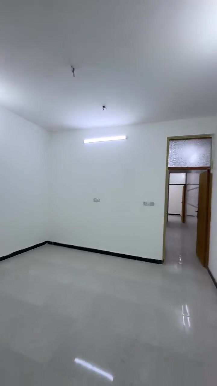 السلام عليكم للبيع بيت 90 اول فرع بظهره يصير شارع السجه بناء جديد2026 طابوك محد كاعد بي كامل 
الاستفسار ***********

