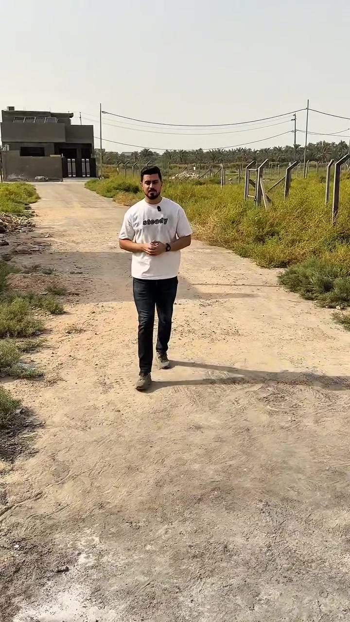 السلام عليكم
قطعة أرض للبيع  سند 25 بأسمي الموقع ورديه قرب مستشفى الكفيل خلف مدرسة دجله المساحه 635 تتقسم 200 ميتينات منطقه سكنيه كامله  وخدمات كامله ماء كهرباء تبليط 
السعر لل 200 متر 40 مليون وبيها مجال
للأستفسار ***********

