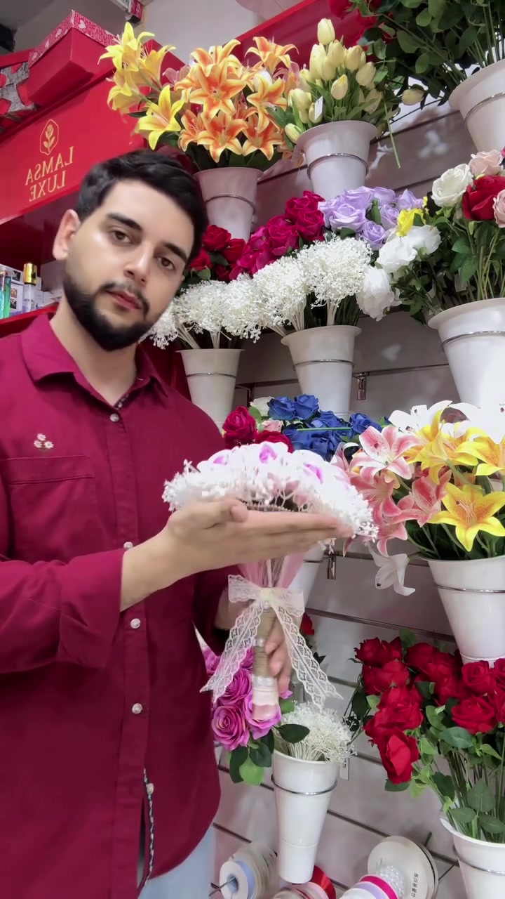 أكيد حبيبي 🌹 هاي كليشة مرتبة تناسب منشور لمسة لوكس:

🎓💐 مسكات تخرج وأعراس 💍🌸

خلّي مناسبتچ تبقى ذكرى حلوة وتفاصيلها أجمل 🤍✨
مسكات بتنسيقات راقية ومميزة، تناسب التخرج والأعراس وكل مناسباتچ 💐🎓💍

اختاري التصميم واللون اللي يعجبچ، وإحنا نجهزها بكل حب من لمسة لوكس ❤️

📍 العزيزيّة – مدخل شارع السفينة
🚚 توصيل داخل العزيزية مجاناً
📞 ***********

#لمسة_لوكس #مسكات_تخرج #مسكات_اعراس #مسكات_عروس #مسكة_تخرج مسكات_ورد تخرج اعراس عروس بوكيات ورد_صناعي العزيزية واسط
