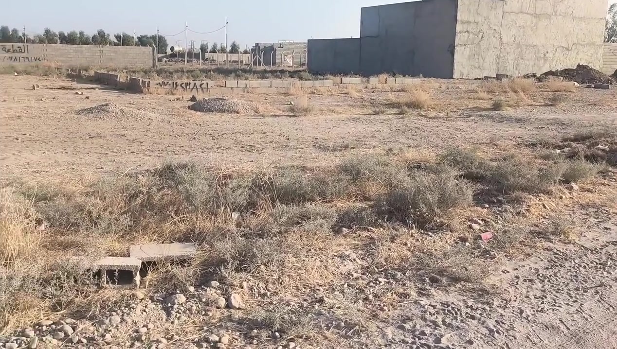 قطعه ارض للبيع في منطقة حي بدر شارع مزارع 150متر مربع استفسار ***********
