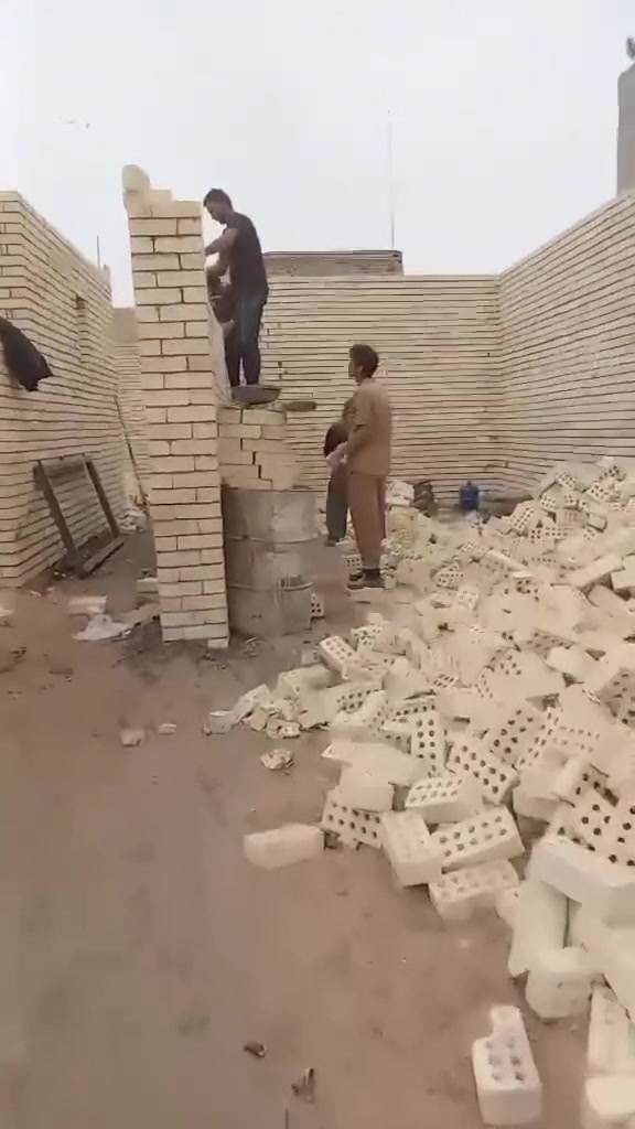 خلفه بناء في النجف ***********
