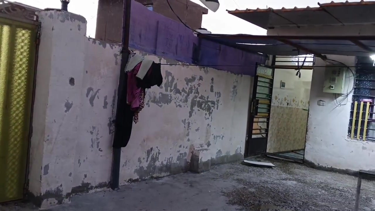 سلام عليكم بيت 130 متر زراعي  للبيع يحتوي على غرفة وحمام ومنور وهول سعر 17 مليون وبي مجال شي بسيط رقم ***********
