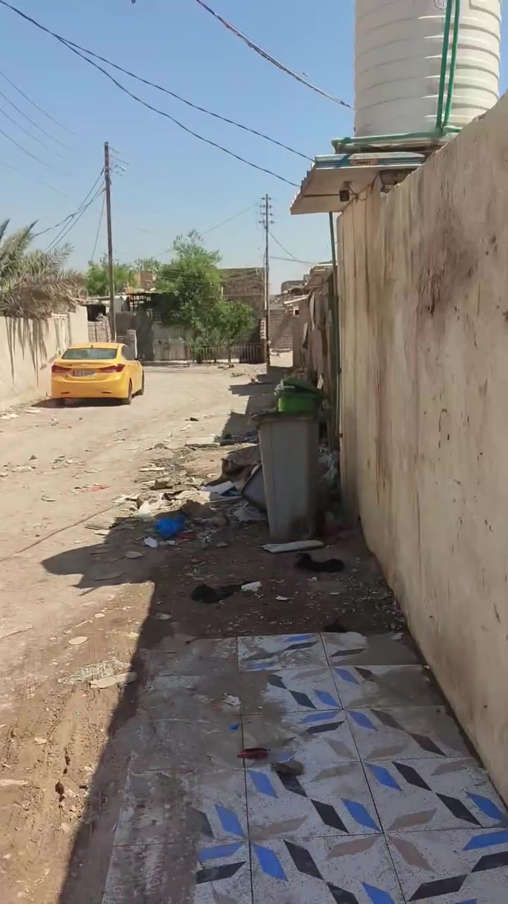 سلام عليكم بيت تجوز قرب جسر الهولندي علا شارع عام بس ركن المساحه ١٠٠متر سعر 15بيه مجال قليل ***********
