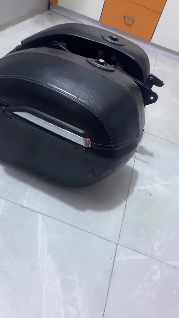 شلونهم الغوالي
جنط vtx1300 جيب وشد بلاديات 
يرادلهن غسله مرتبه وترتيبات بسيطه 
اصليات مو تجاري وقفالتهن شغاله 
ومفاتيهن موجودات بغداد مدينه الصدر 
وتوصيل موجود لكل العراق 
السعر وباقي التفاصيل خاص او اتصل وبخدمتكم 
***********
