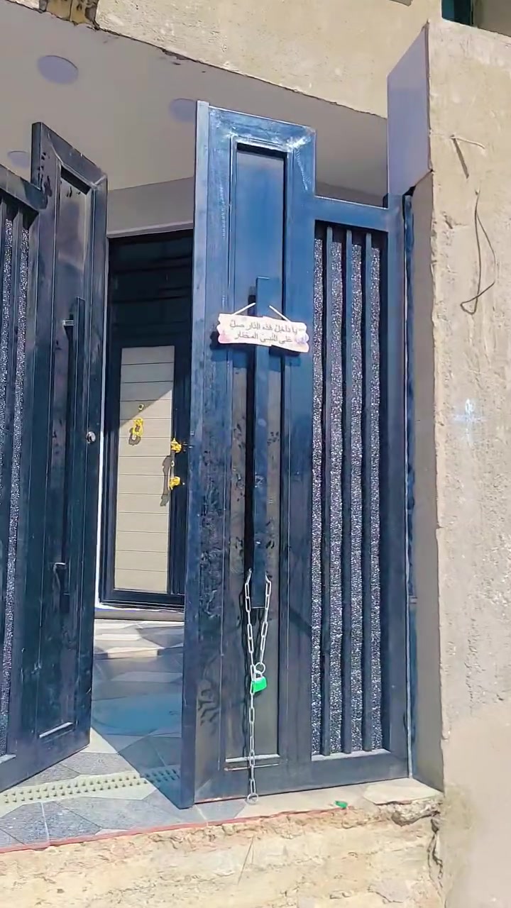 سلام عليكم  بيت لبيع ١٢٠ متر طابق ونص شغل درجة أولى  سبالت دفن سقف بروفاير محجر كلاسك عنوان بغداد مدينة الصدر الحميدية بشارع المعسكر بظهر مدرسة مختار فرع مقابيل الفرن صمون الثاني ***********

