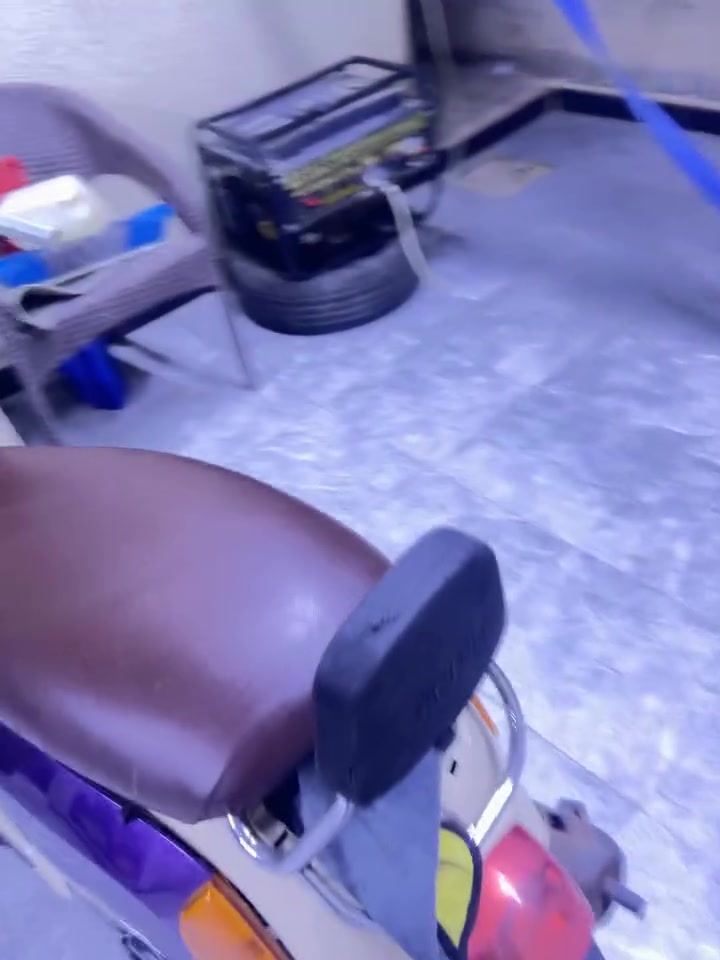 سلام عليكم شباب دراجه بوليس نضيفه كابريتر بس الشراي يجي وساب المكان الجمهورية التواصل***********
