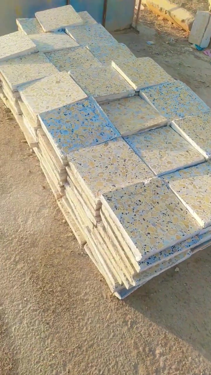 السلام عليكم متاح كاشي عراقي درجه اوله قياس 30/30 عددهن فوك 200 كاشيه احسبهن 200 فقط الكاشيه بالف دينار نضيف كلش مكاني ميسان المجر الكبير الشراي يتصل ***********
