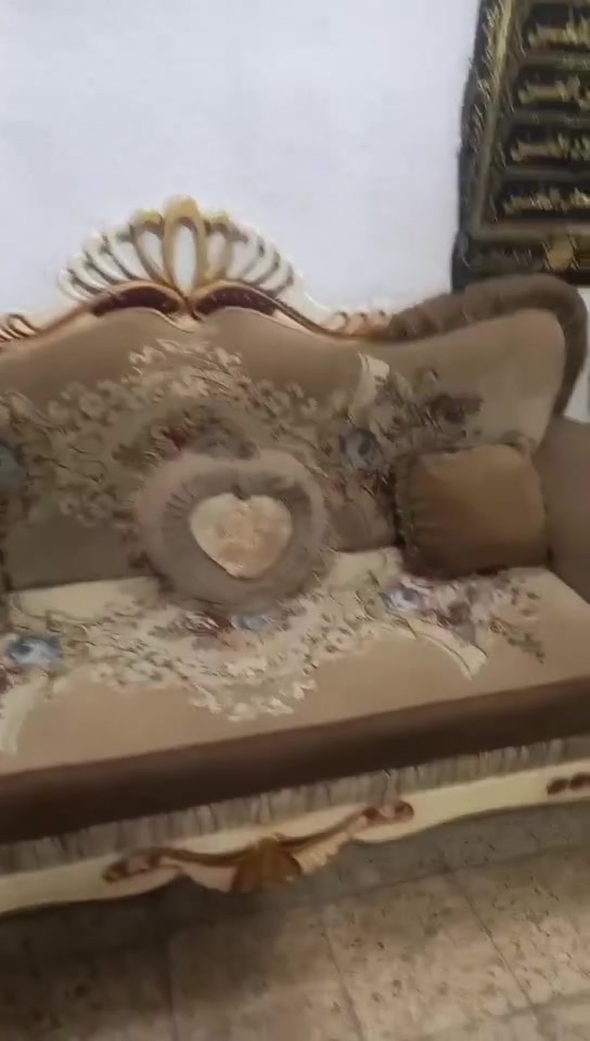 السلام عليكم تخم للبيع تفصال بلوك اسود تكمه ثقيل فصلته بمليون  السعر550 وبي مجال الاستفسار الاتصال ***********
