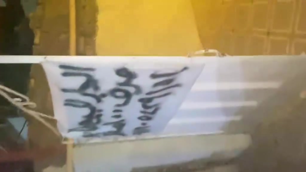 السلام عليكم عندي الدار للبيع طابو صرف المساحه 100متربابل حي الشهداء الاول قرب مول أهل الخير شارع زيد القصب رقم موبايل ***********
