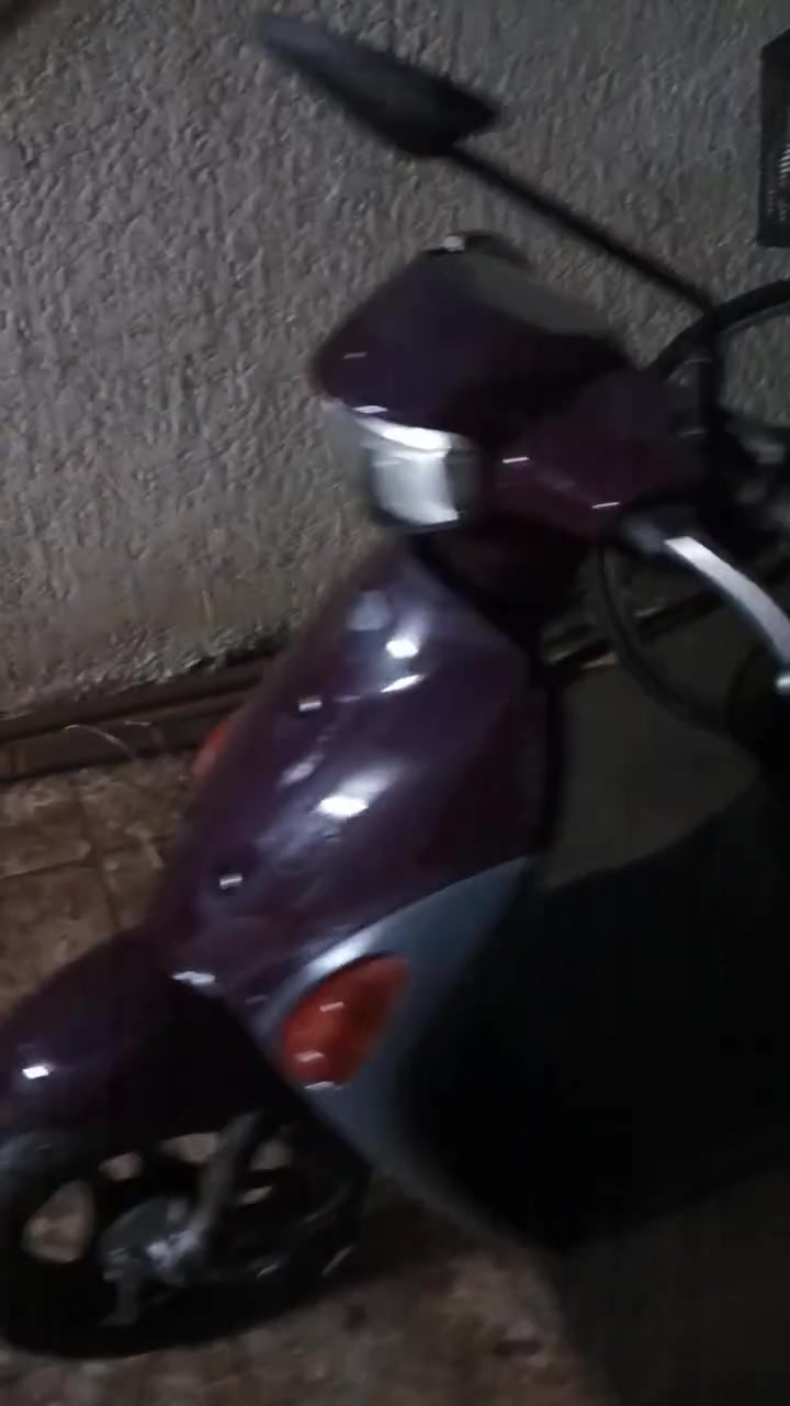 دراجه يابانية سوزوكي 50 cc للبيع 
متروكه 3 سنين وتحتاج بطاريه جديده وتنضيف او تبديل نوزل وتصفيه عامه 
اللون عنابي نضيفه حد السرعه 60 
سعر 90 الف دينار 
المكان الدورة شارع الطعمه 
للتواصل واتساب ***********
