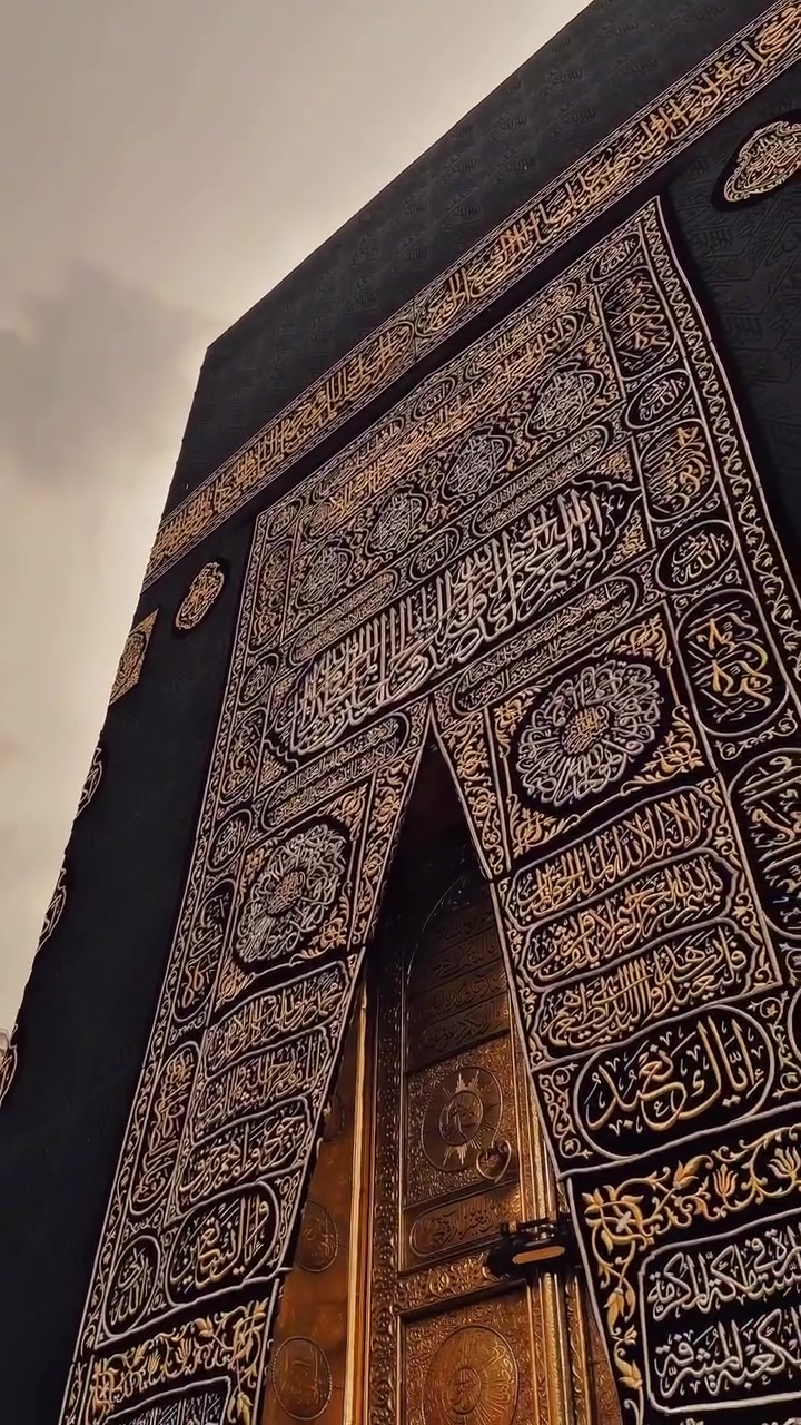 🕋🤍 تخيل اللحظة… أمك وأبوك بجانبك، وأنتم لأول مرة تقفون معاً أمام الكعبة.

لحظة تختصر سنين من التعب،
ودعوة من القلب،
وفرحة تشوفها بعيون والديك…
وأنت تعرف أنك كنت سبباً فيها. 🤲🏻

قال تعالى:
﴿وَبِالْوَالِدَيْنِ إِحْسَانًا﴾

🌙 اجعلوا هذه الرحلة أكثر من مجرد سفر…
اجعلوها طاعة، وبرّاً، وذكرى جميلة تجمع العائلة في أطهر بقاع الأرض.

🕋 مكة المكرمة والمدينة المنورة
رحلة إيمانية تجمعكم على الخير، وتبقى تفاصيلها في القلب.

✨ برامج عائلية متنوعة
🏨 إقامة مريحة
🚌 تنظيم ونقل
🤝 متابعة وخدمة
📋 ترتيب واهتمام بالتفاصيل

━━━━━━━━━━━━━━

🕋 شركة الحاج حسين للسفر والسياحة
بإدارة المتعهد أبو محمد

نرتب لكم تفاصيل الرحلة… لتتفرغوا لأجمل ما فيها: العبادة ورفقة من تحبون.

📞 للحجز والاستفسار:
المتعهد أبو محمد

🤍 لا تجعلوا أجمل لحظات العمر مجرد أمنية…
اجعلوا العائلة كلها على موعد مع بيت الله.

شركة الحاج حسين *********** 
✨ رحلة تبدأ بخطوة… وتبقى في القلب. 🕋

