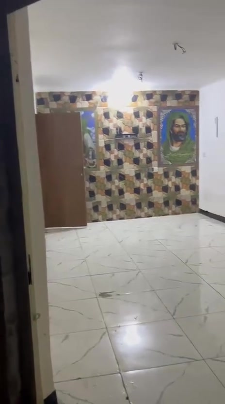 دار لليجار بضهر جامع الشروفي مساحة ١٠٠ متر ايجارة ٣٥٠ قفل تواصل ***********
