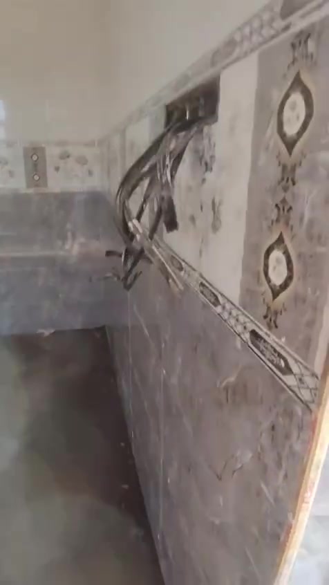 بيت للبيع ع تميمي مساحة البيت 200 متر طابقين طابق الاول كامل وصالح للسكن للاستفسار اتصل 
***********
