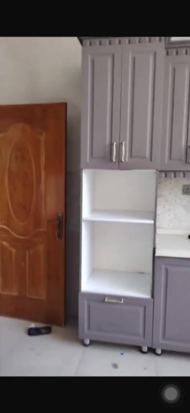 🏠 بيت للبيع في منطقة العامري
📍 الموقع: العامري - مجمع الصحة  
📐 المساحة: 200 متر  
🛣️ شارع عرض 15 متر

▪️ طابق واحد  
▪️ غرفتين نوم  
▪️ هول داخلي + استقبال  
▪️ مطبخ حار وبارد ويا كاونتر  
▪️ حمام داخلي وحمام خارجي  

✅ البيت مرتب ومناسب للسكن

📞 للاستفسار ***********
