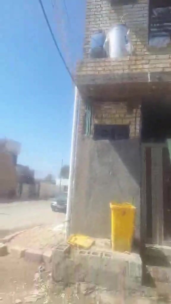 السلام عليكم بيت للبيع مساحه ٦٤متر ركن واجهه ٨متر منطقه حي ذو الفقار سابقا منطقه باب الحارة البيت يحتوي عل ٤غرف غرف نوم ويتئجر مشتملات ٢ طابقين بناء حديث نقص واجهه فقط السعر ٧٠وبي مجال بسيط الاتصال ***********رامي رامي الفراجي للعقار مطنوخ الزيدي

