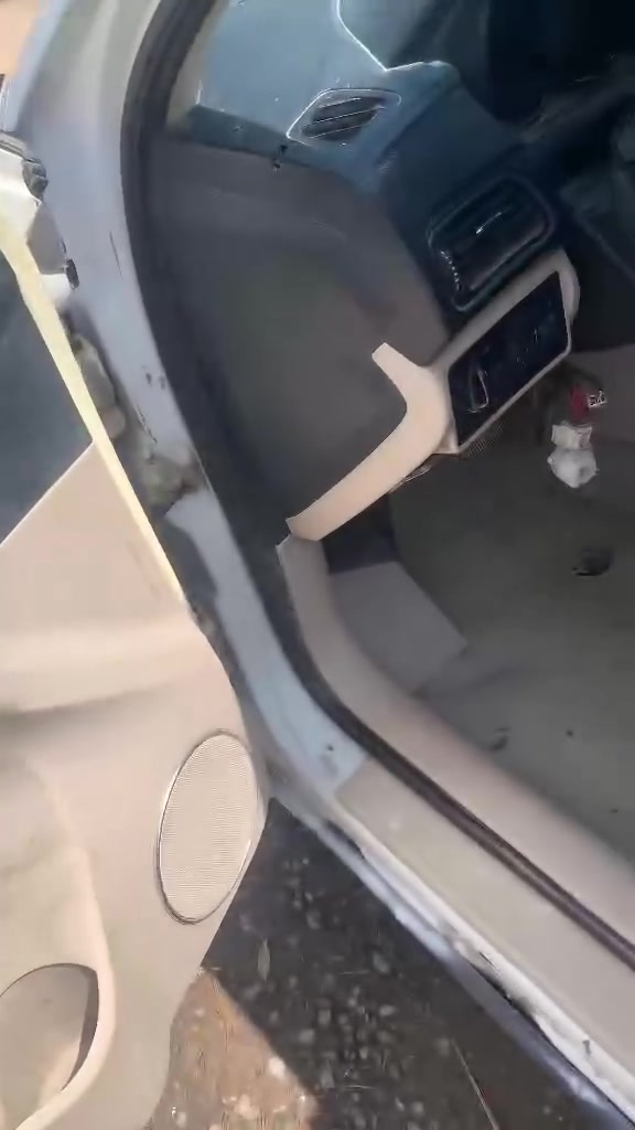السلام عليكم شيري a3  للبيع سياره مكينه وكير كفاله محوره كورله بيكاتشو كشرههشوف العين دواخلهه نضيفه حداده الخلفيه زينه بس الگدام تعبانه كلش السياره راعيهه يريد تحويل السنويه نافذه عدي بيهه وكاله  ،،،،،،،السعر ،،،،21وبيهه مجال حك الجيه ....***********...الشراي يتصل وبي خير ويدلل مكاني ناصريه الجبايش
