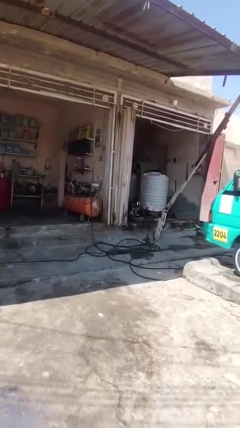 سلام عليكم عندي محطه تتكون من اربع محلات للبيع قرب شارع طارق خيكاني الرأس شارع ضغظ سعر ٢٠٠٠٥٠٠ مليونين او خمسه مئه الف دينار يوجد فيها مضخه كهربائيه ومضخه عل بانزين ويوجد ماطور هوه والباقي مذكور في المقطع فيديو كربلاء حي أمن داخلي استفسار على رقم *********** مكتب الغدير شارع طارق خيكاني مقابل اسواق ريحانه رقم بي وتساب
