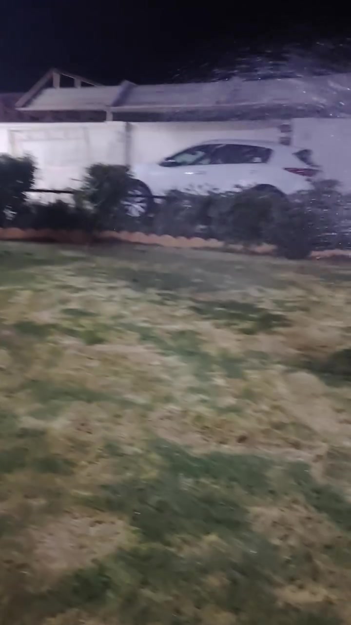 السلام عليكم دار للبيع مساحه 700 متر عقد زراعي خلف جوهره العدنان للشيعه يبعد عن السريع للشيعه يبعد عن السريع ثلاث دقائق مشمول بالطابه مال ابو غريب مساحه البناء 200 متر طرقتين نوم حولي حمامات اثنين مطابخ اثنين السعر 95)) ((() () () *********** #***********
