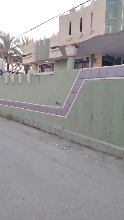 سلام عليكم للبيع دار مؤثث مساحة300 يحتوي علر 4 غرف نوم زائد استقبال وخدمات في منطقة الجعاره  زراعي الاتصال على الرقم  وتواصل واتساب /***********

