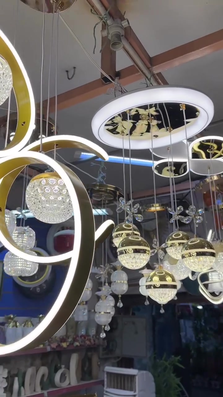 أسلوب الفخامة
✨💡 أنر منزلك بذوق وفخامة! 💡✨
ثريات سقفيه – براكيتات جداريه 
اناره LED متغير (( ابيض _ شمسي _ اوف وايت )) 
وبأسعار تنافسية🔥

موقع 📍_ كوت _ ساحة الخبازات  

خدمه توصيل 🚚 كافه انحاء العراق 🇮🇶 
نتحمل كافه اجرائات سلامه وصول المنتج للزبون  ومطابقته للصور 

للاستفسار والحجز راسلونا على الارقام ***********واتساب
***********
