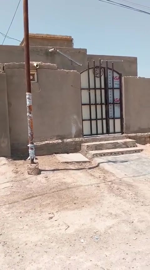 بيت طابو زراعي المساحه ٢٠٠ متر الموقع حي غازي على البزل مباشرتن  يبعد عن الشارع العام ١٥٠ متر تقريبا 
بناء بلوك غرفه ومطبخ وصاله وبراني والغرفه الثانيه فقط أساس السعر ٢٦ مليون وبيه مجال أو لاتصال على الرقم 
***********
