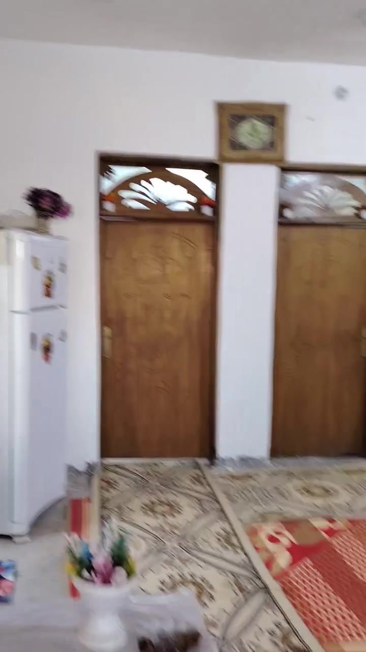 بيت للبيع قرب المتنبي يحتوى على غرفتين وصاله ومطبخ وطرمه ومجمع صحيات خارجي ***********
