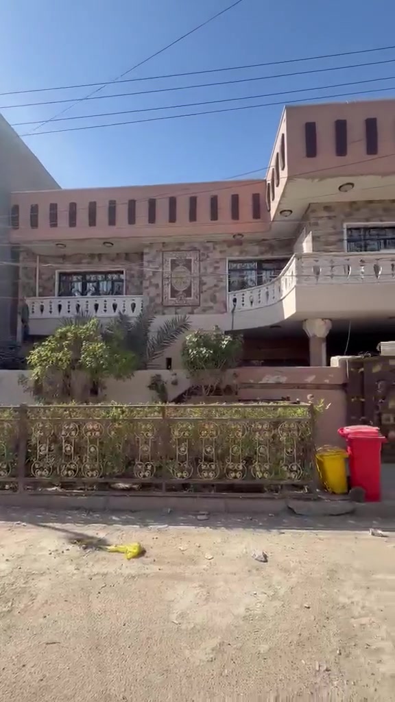 دار للبيع المساحة 234 متر
وجه 13 ونزال 18 
عنوان الدار بغداد الكرخ الثانية حي الرسالة الثانية
***********
