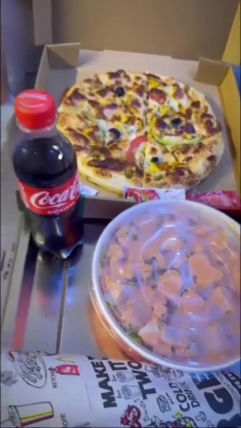 🔥🔥 رجعنا لكم العرض اللي تحبوه 😍🔥
كررنا العرض بـ 10,000 دينار بس! 🤩

🍗 ريزو حجم كبير 1
🍕 بيتزا حجم وسط 1
🥪 سندويش زنكر 1
🥤 كولا عدد 2

كل هالعَزيمة بـ 10 آلاف بس! 😱🔥
لا تفوّت العرض… لمّتكم علينا والطعمة علينا ❤️

📍 العنوان: المسيب، مقابل بلدية المسيب الجديدة، مجاور مجمع العائلة

🛵 تتوفر خدمة التوصيل
📞 للحجز والاستفسار: ***********

ماكولات مرتي الثانيه… الطعم اللي يستاهل التجربة ❤️�
