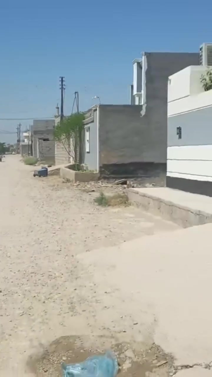 *للبيع قطعة أرض - ديالى بعقوبة / بهرز - حي الشرطة*

- *الموقع*: فرع 4 بعد جامع الشكور
- *المساحة*: 200 متر
- *الطابو*: زراعي سند 25

*السعر*: 35 مليون وبيها مجال للتفاوض

*للاستفسار (واتساب متوفر):*  
***********  
***********

تحب أصمملك صور للإعلان بيها الموقع والسعر حتى تنشرها بحالات الواتساب؟
