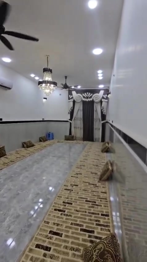 السلام عليكم بيت لبيع بناء ٢٠٢٥ طابقين
المساحه ٢٠٠متر طابو
 العنوان الكرادي قرب مستشفى العزل
يحتوي المنزل الكراج طول ٥ونص والعرض ٥ونص
استقبال طول ٩صافي والعرض ٤صافي
مطبخ طول ٥وربع والعرض ٤ 
صاله طول٦ مع تباع ٣امتار درج. مع كندور٢متر
عرض الصاله ٤صافي
مع غرفتين نوم في الطابق الارضي 
وحده.  طول ٥وربع والعرض ٤
والثانيه طول ٥وربع والعرض ٣
الحمام الداخلي 2*2
حمام خارجي 2*1ونص
الطابق الثاني يحتوي عل 3غرف نوم وصاله وحمام 
اضافه الى الغرفه 4سطح بيها درج خارجي 
الغرفه لاوله طول 7والعرض 4
الغرفه الثانيه الطول 5ونص والعرض 5ونص
الغرفه الثالثه 5وربع  والعرض 4
اضافه الى مناور 2

رقم صاحب المنزل***********
